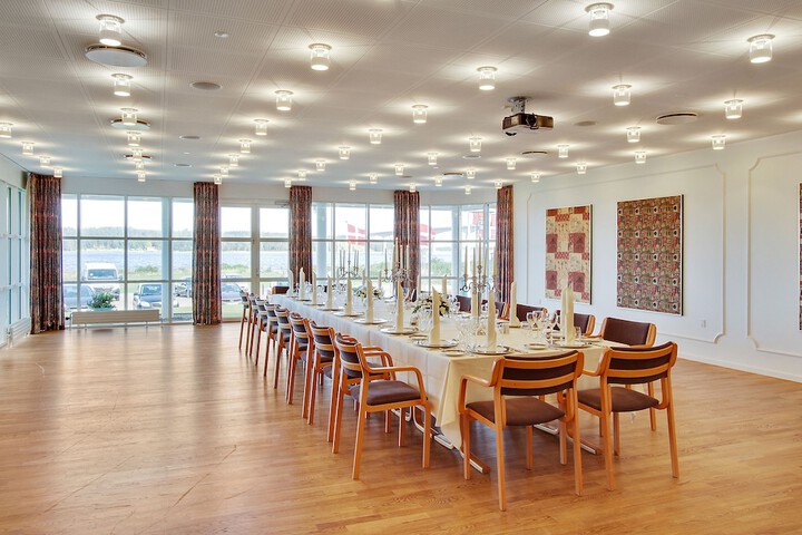 Banquet hall
