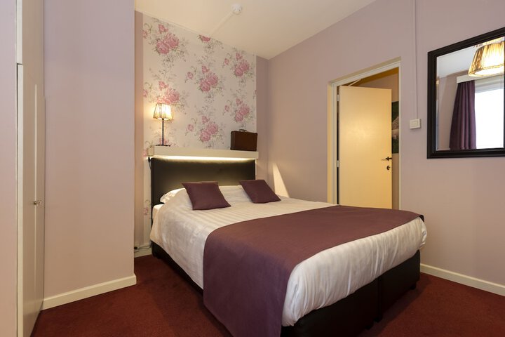 Room 15 of 27