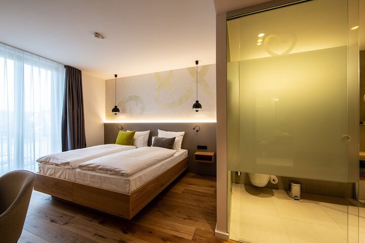 Room 12 of 97