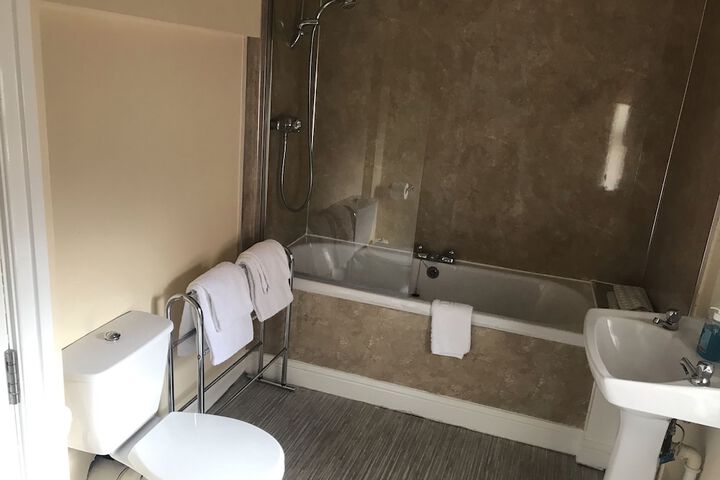 Room 9 of 80