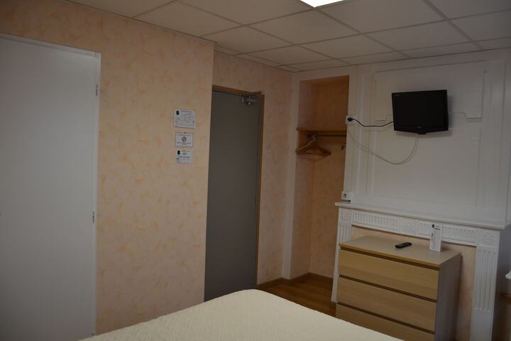 Room 23 of 37