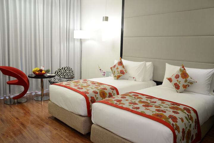 Room 8 of 80