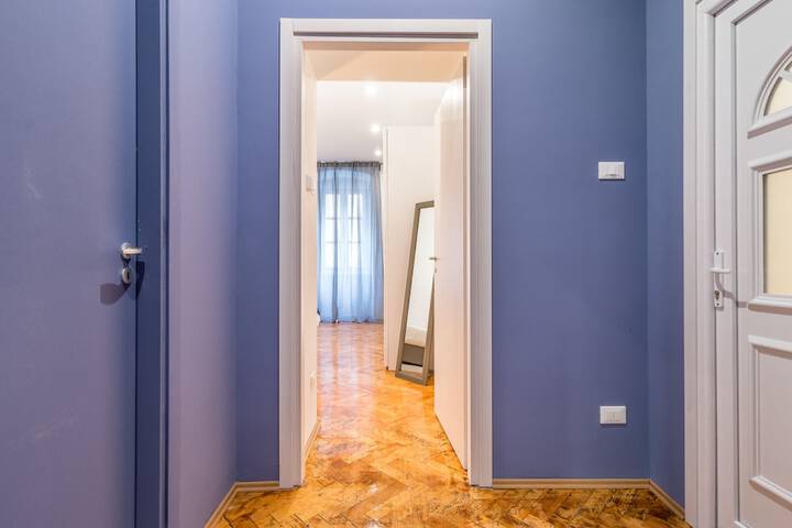 Room 6 of 15