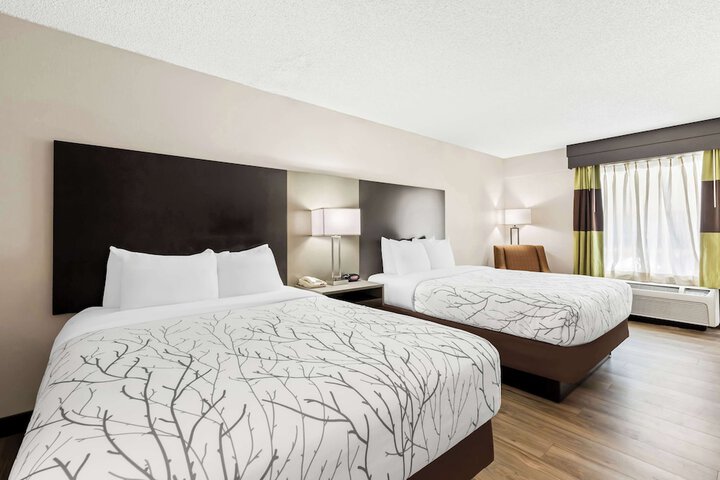 1 Queen Bed Mobility Accessible Bathtub Full Breakfast (6 of 14)