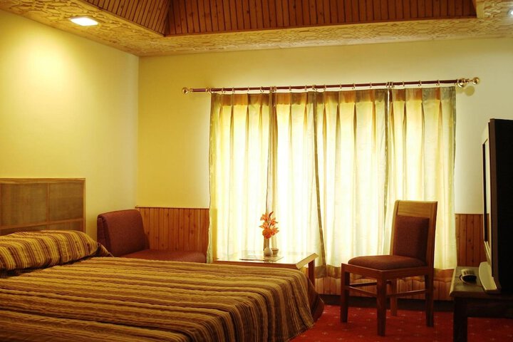 Room 9 of 32