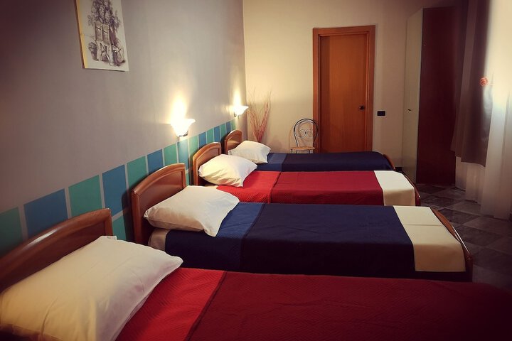 Room 9 of 33