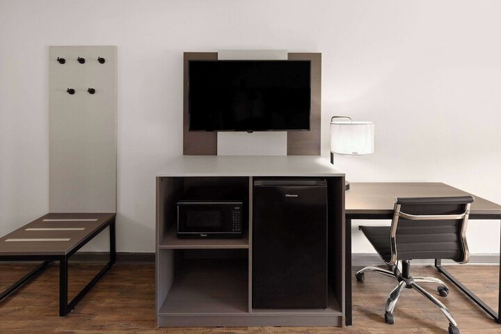 Room 8 of 30