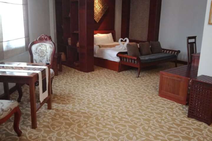 Room 10 of 48