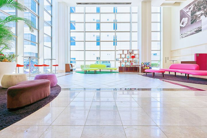 Entrance & Lobby