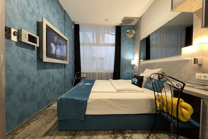 Room 19 of 194
