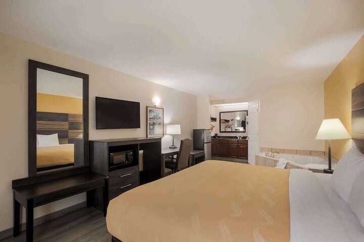 1 King Bed (18 of 20)