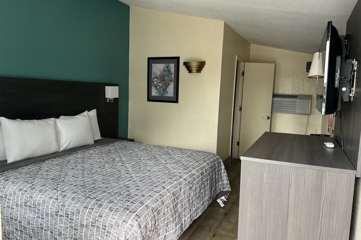 Room 8 of 35