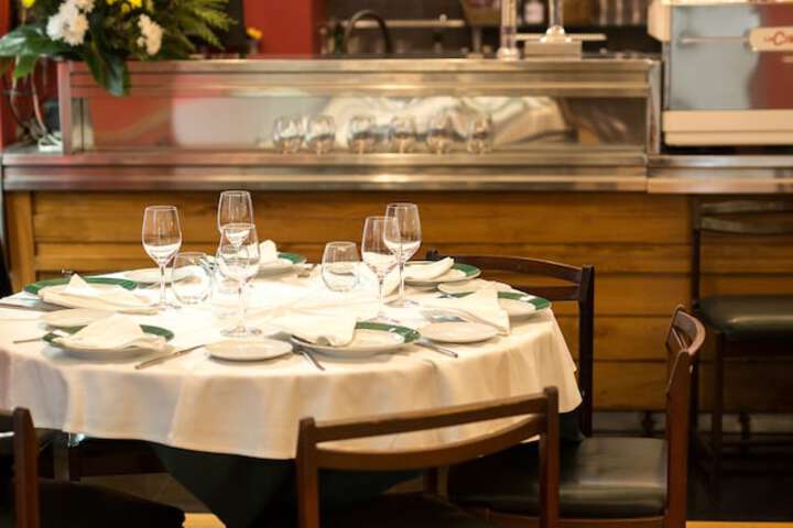 Dining 32 of 58