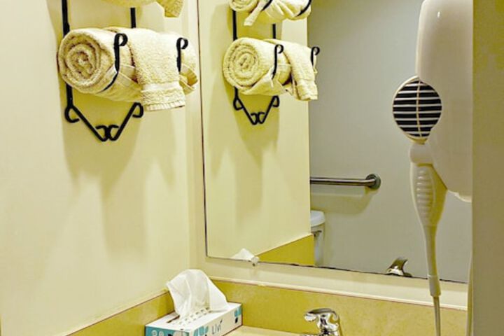 Bathroom sink