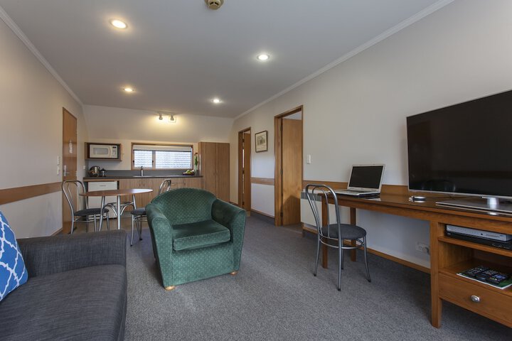 Room 32 of 46