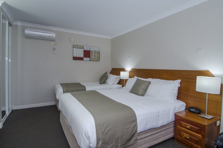 Room 45 of 100