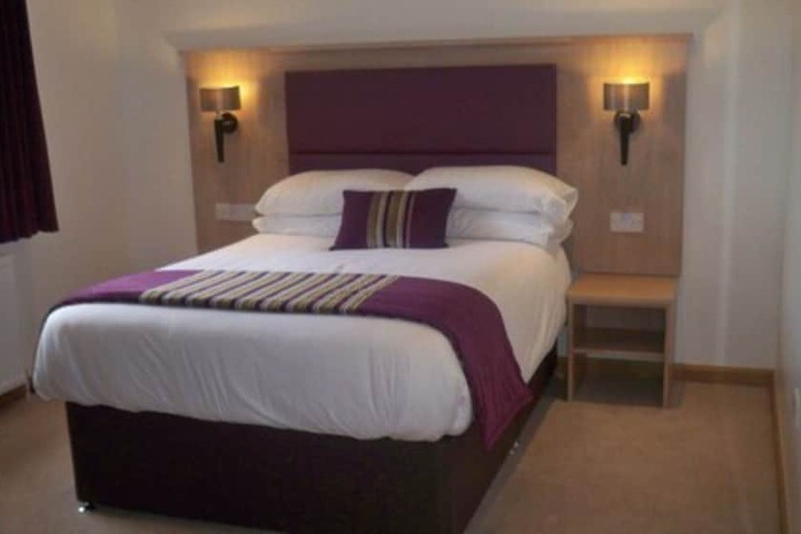 Room 9 of 20
