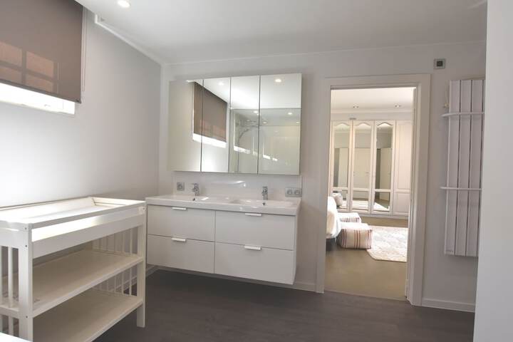 Room 44 of 82