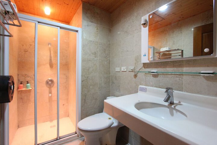 Room 16 of 22
