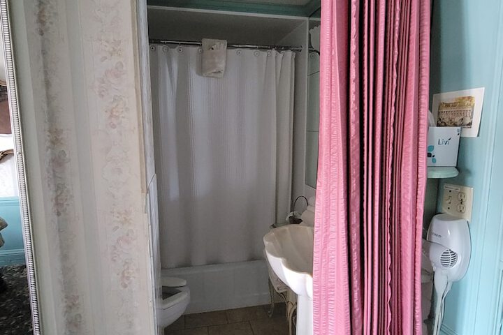 Room 141 of 206