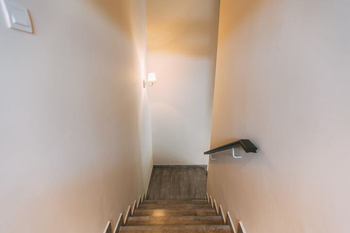 Room 4 of 144