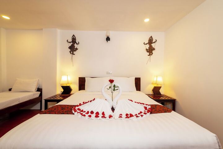 Room 2 of 75
