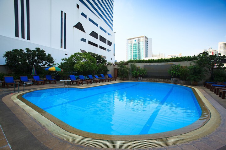 Pool Hotel