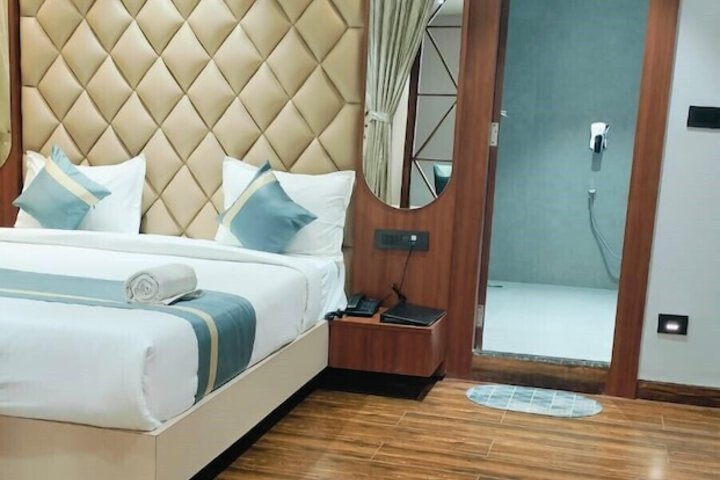 Room 17 of 34