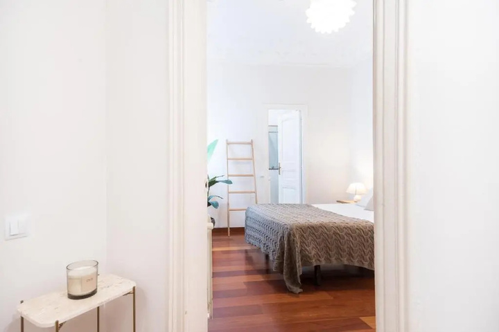Room 4 of 12
