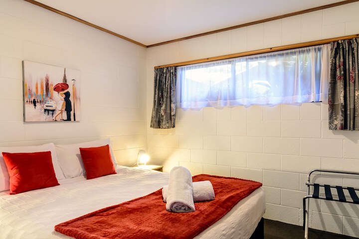 Room 9 of 48