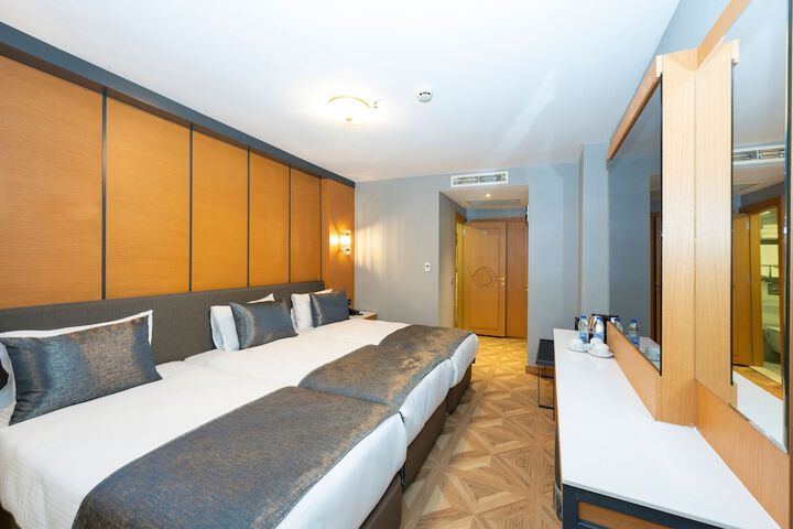 Room 46 of 144