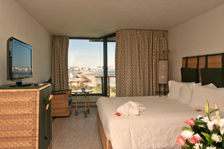 Room 9 of 102