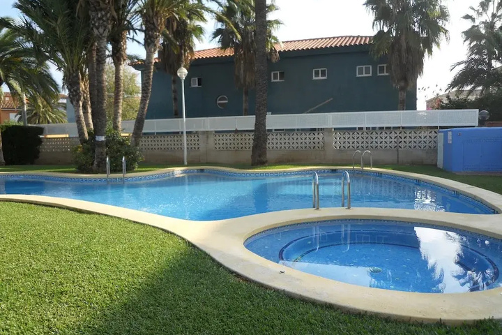 Pool 10 of 17