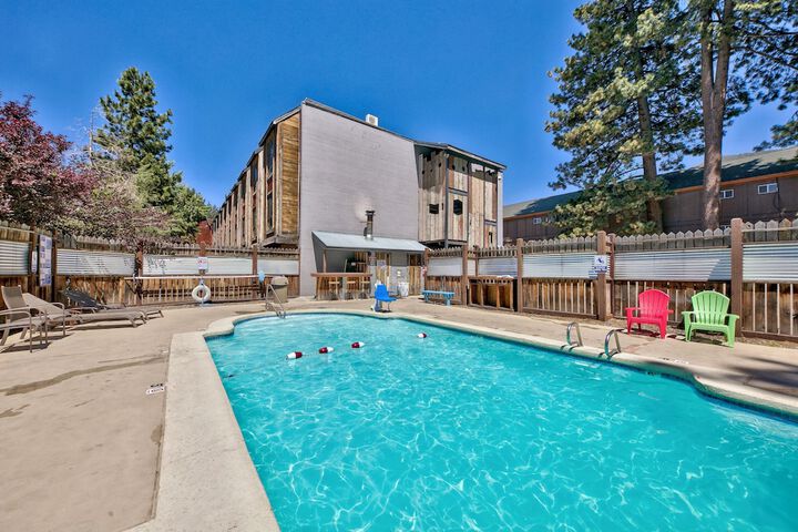 Pool 21 of 26
