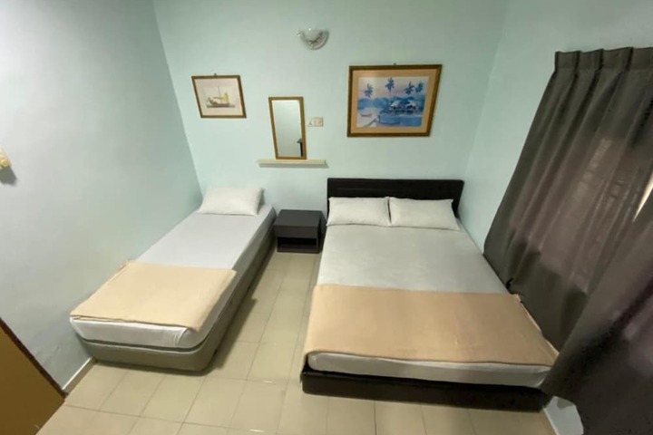 Room 10 of 20