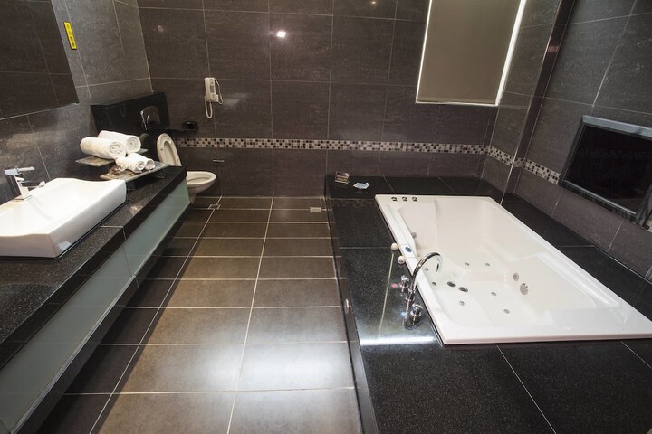 Room 42 of 49