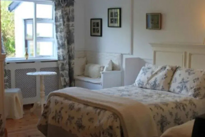 Room 4 of 11