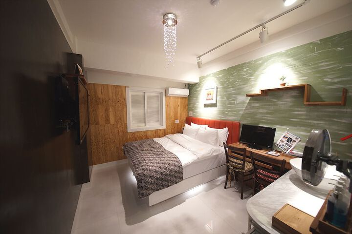 Room 19 of 68