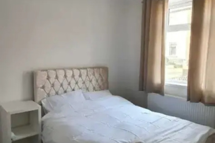 Room 4 of 20