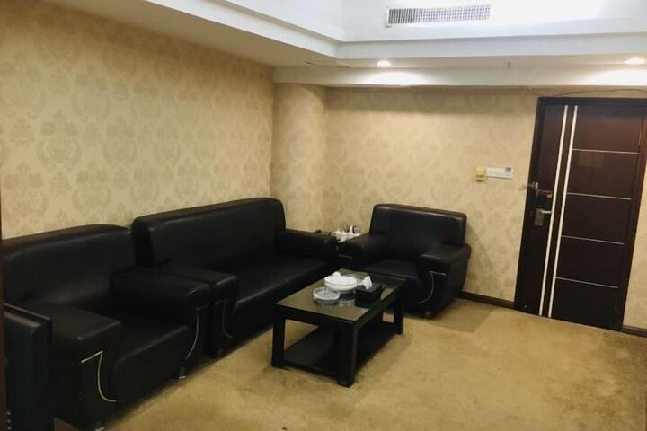 Room 8 of 28