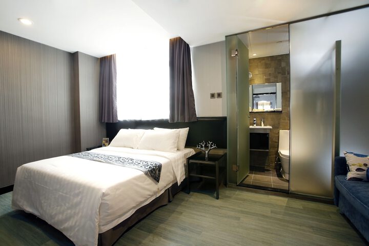 Room 8 of 87