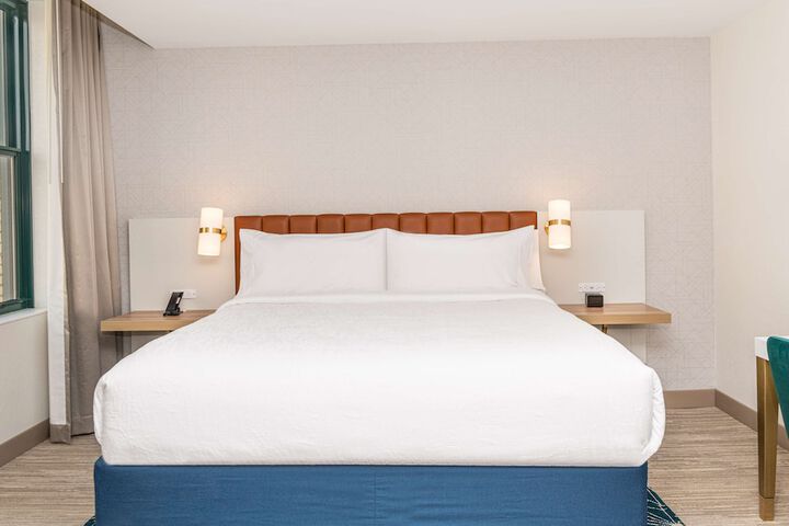 1 King Bed (4 of 14)