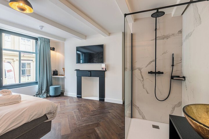 Room 52 of 73