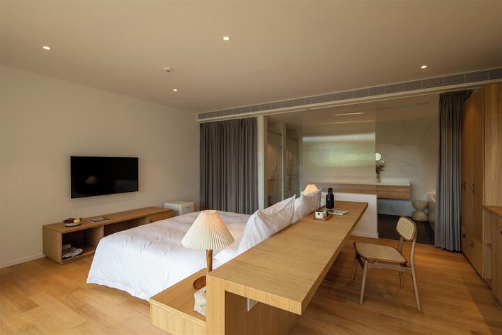 Room 43 of 218