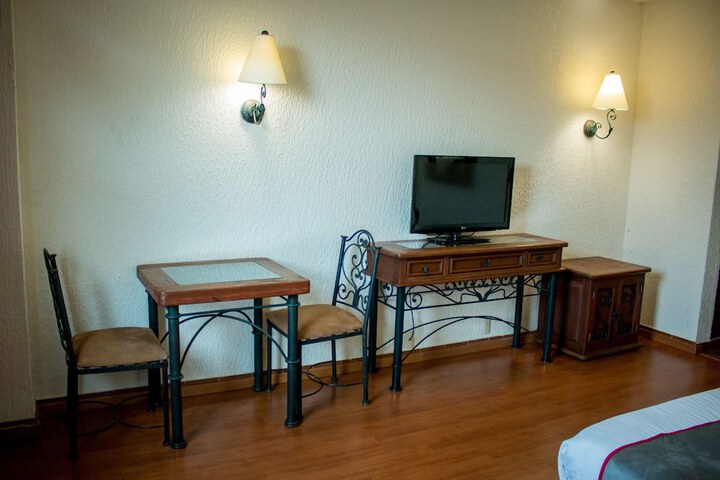 Room 6 of 43