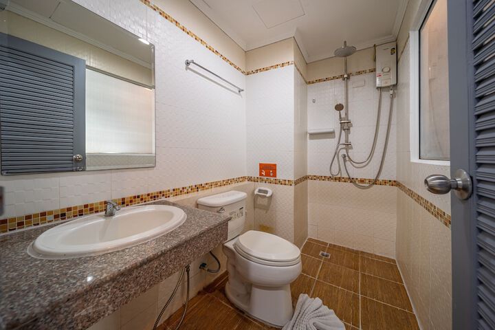 Room 18 of 25