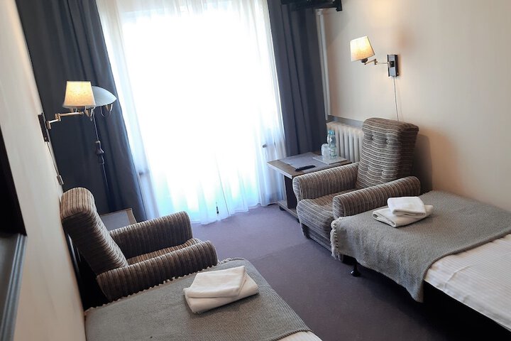 Room 33 of 77