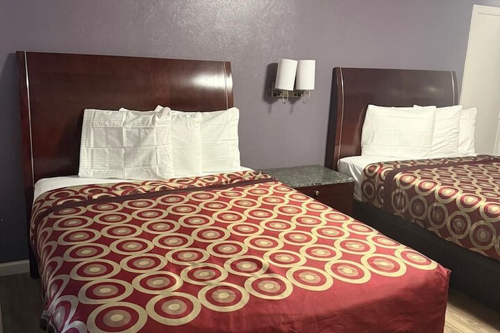 Room 13 of 27