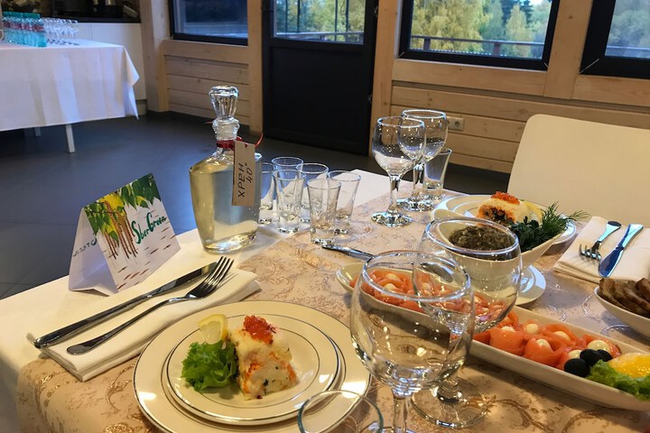 Dining 12 of 21