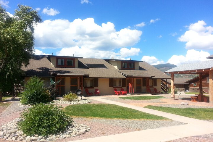 Hotel Exterior 40 of 50